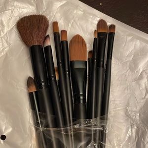 NWT Make up brush set